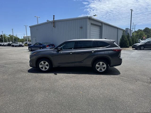Used 2022 Gray Toyota L image 8