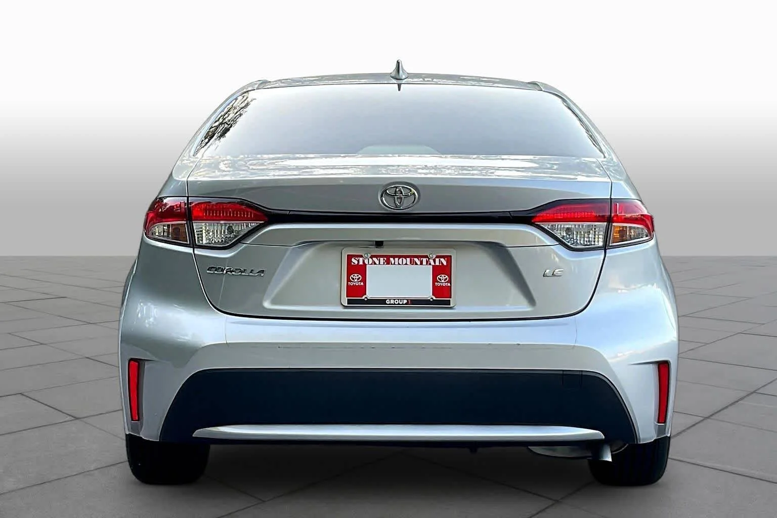 Certified Used 2022 Classic Silver Metallic Toyota LE image 5