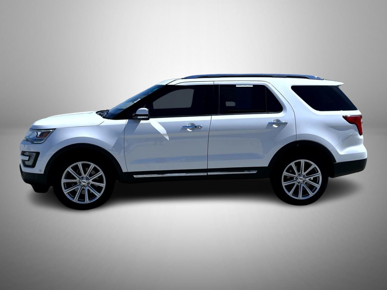 Used 2016 White Ford Limited image 8