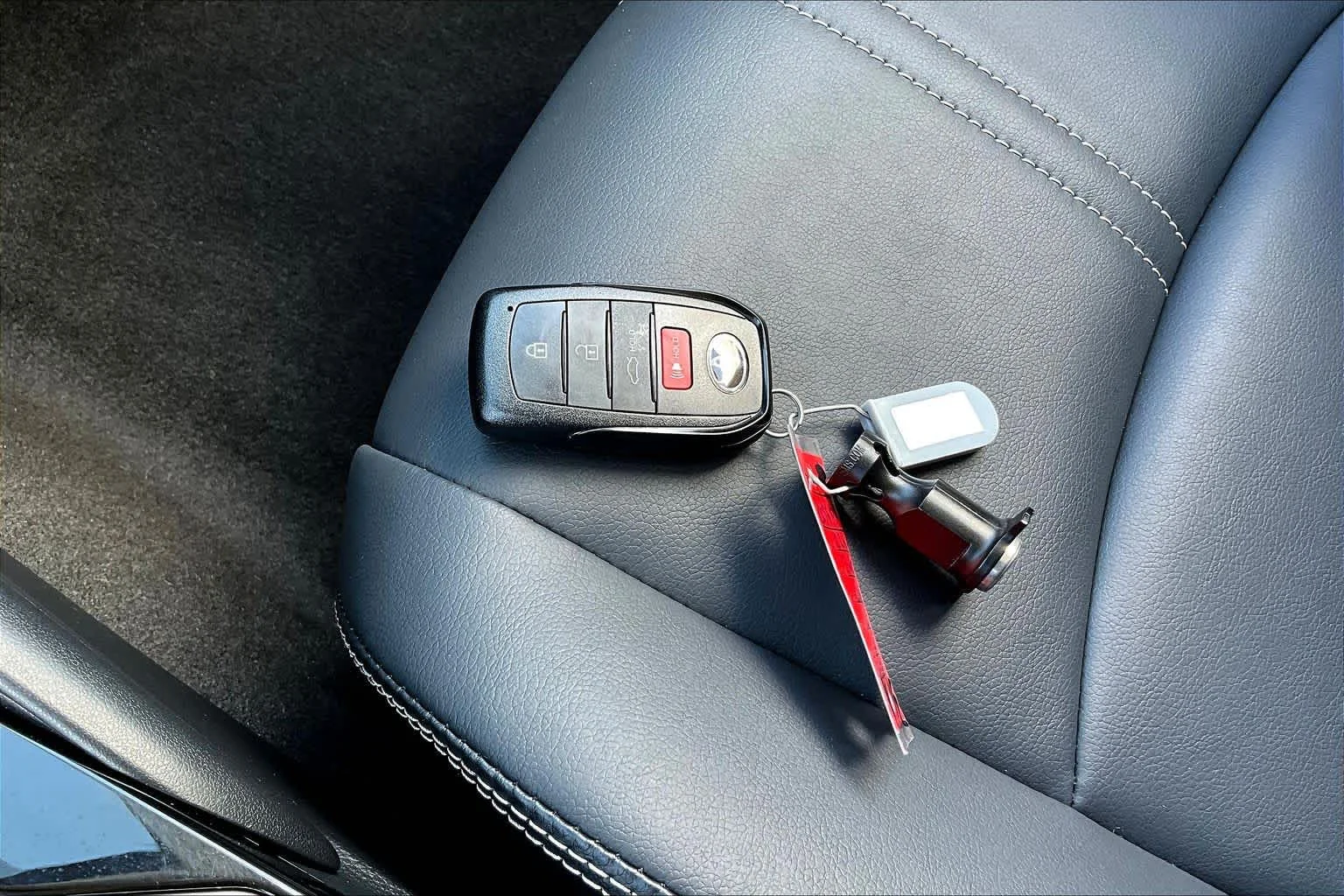 Used 2024 Underground Toyota Hybrid XLE image 15