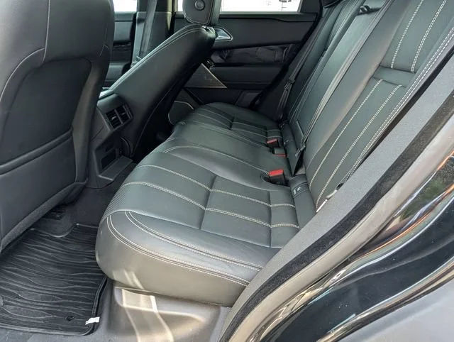 Used 2022 Black Land Rover R-Dynamic S image 22
