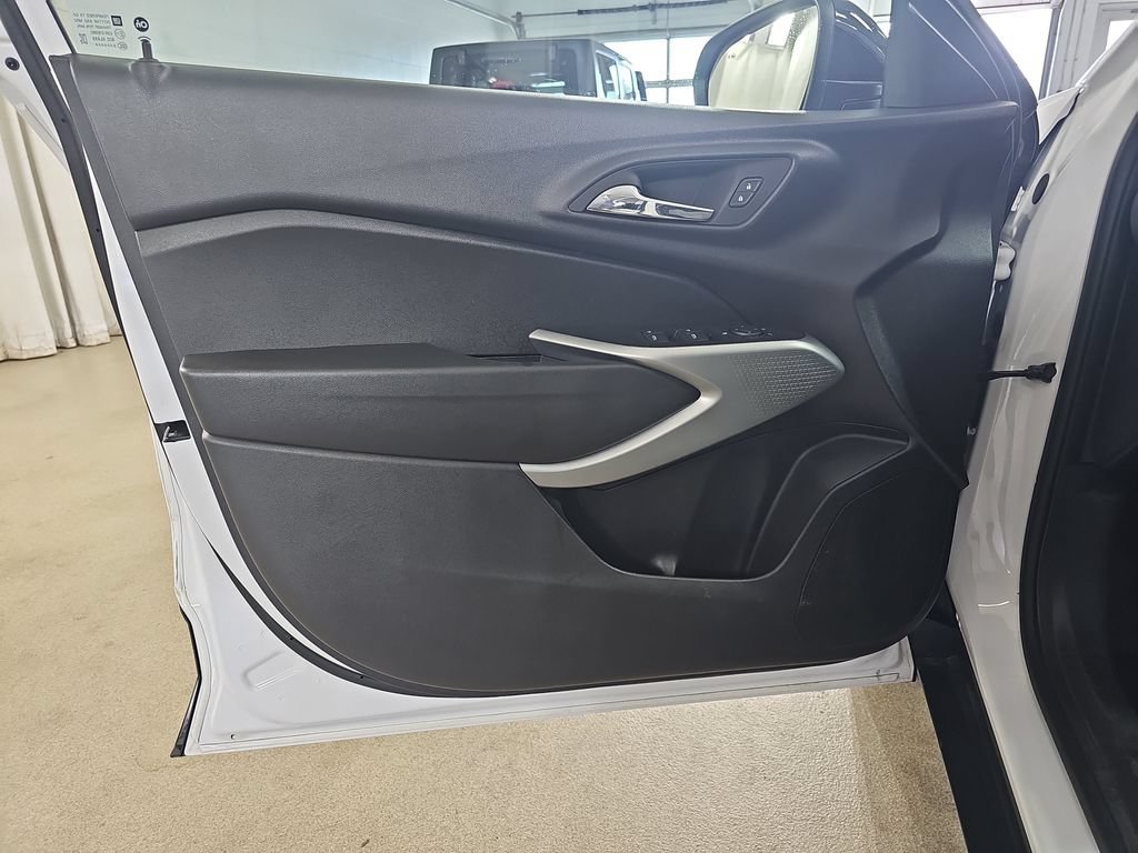 Certified Used 2024 Summit White Chevrolet 1RS image 31