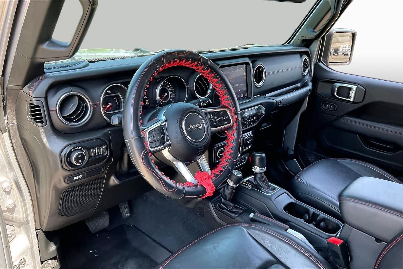 Used 2020 Billet Silver Metallic Clearcoat Jeep Rubicon image 17