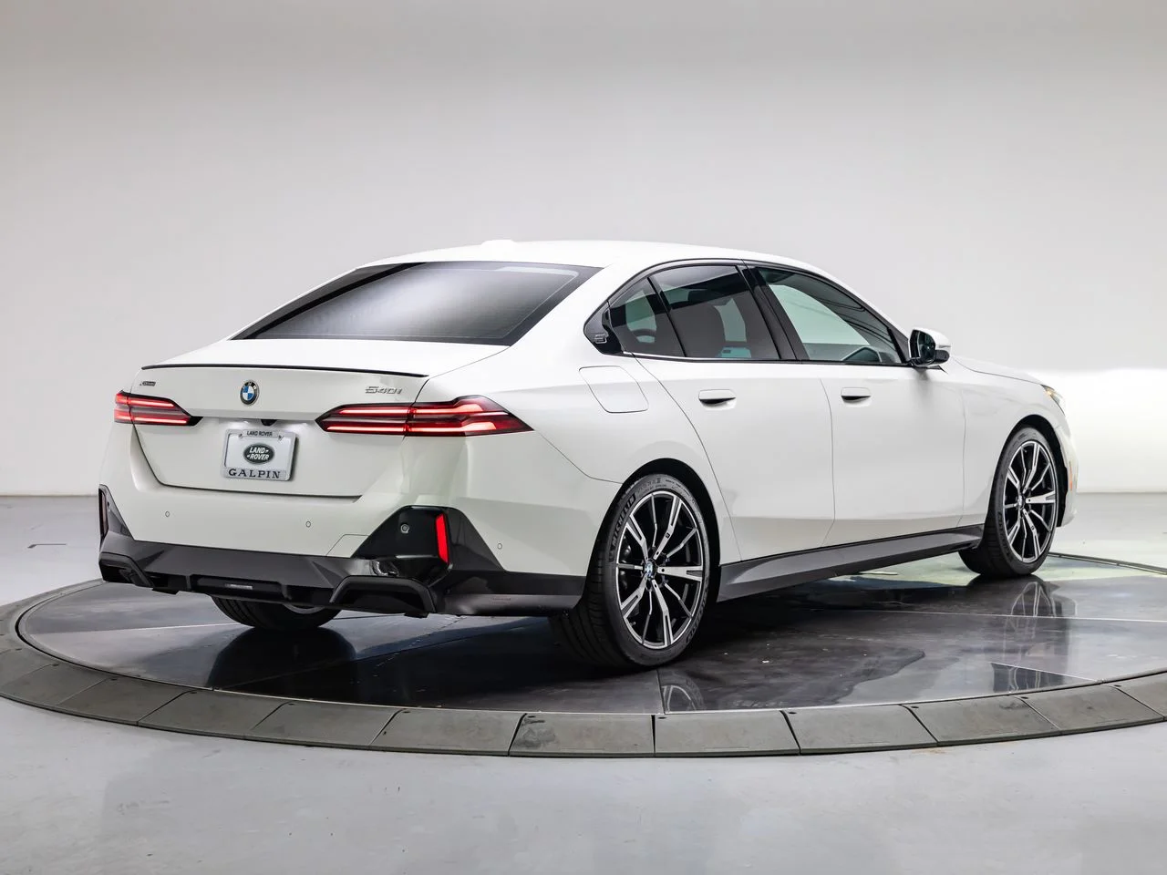 Used 2024 Mineral White Metallic BMW xDrive image 5