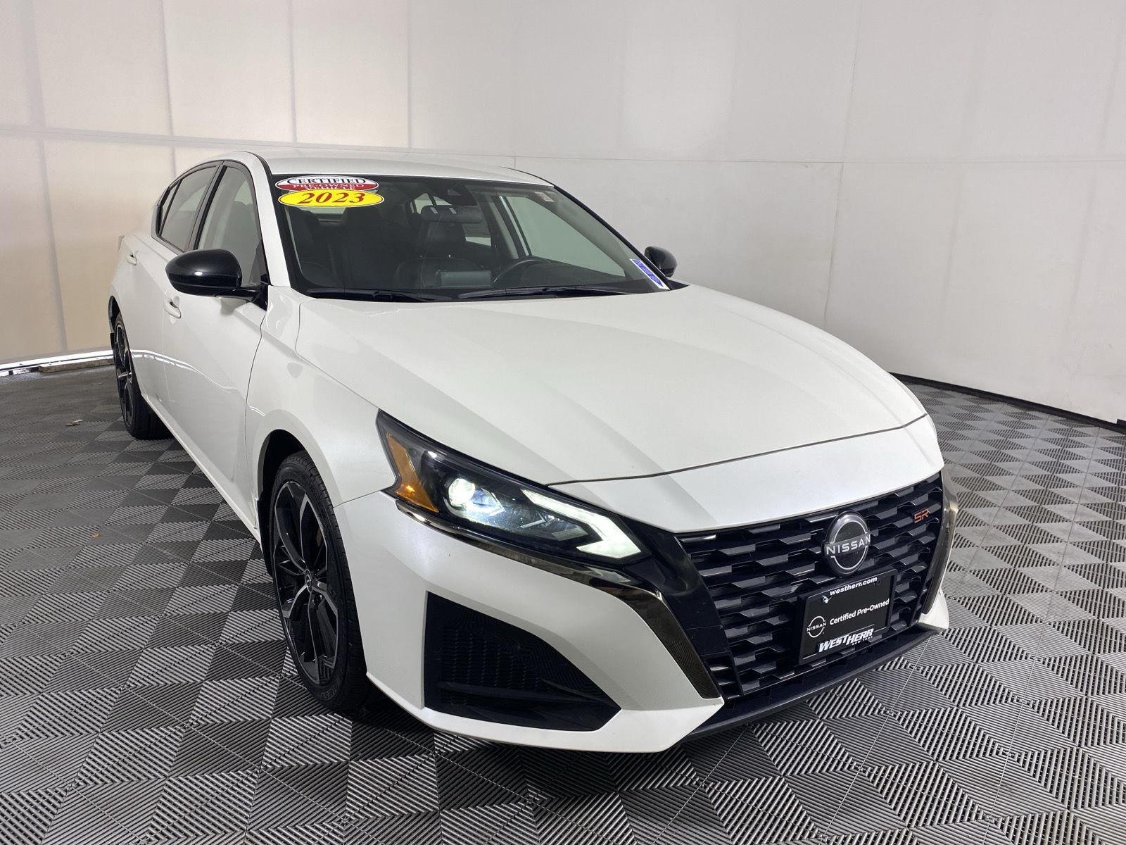 Used 2023 Pearl White Tricoat Nissan 2.5 SR image 10
