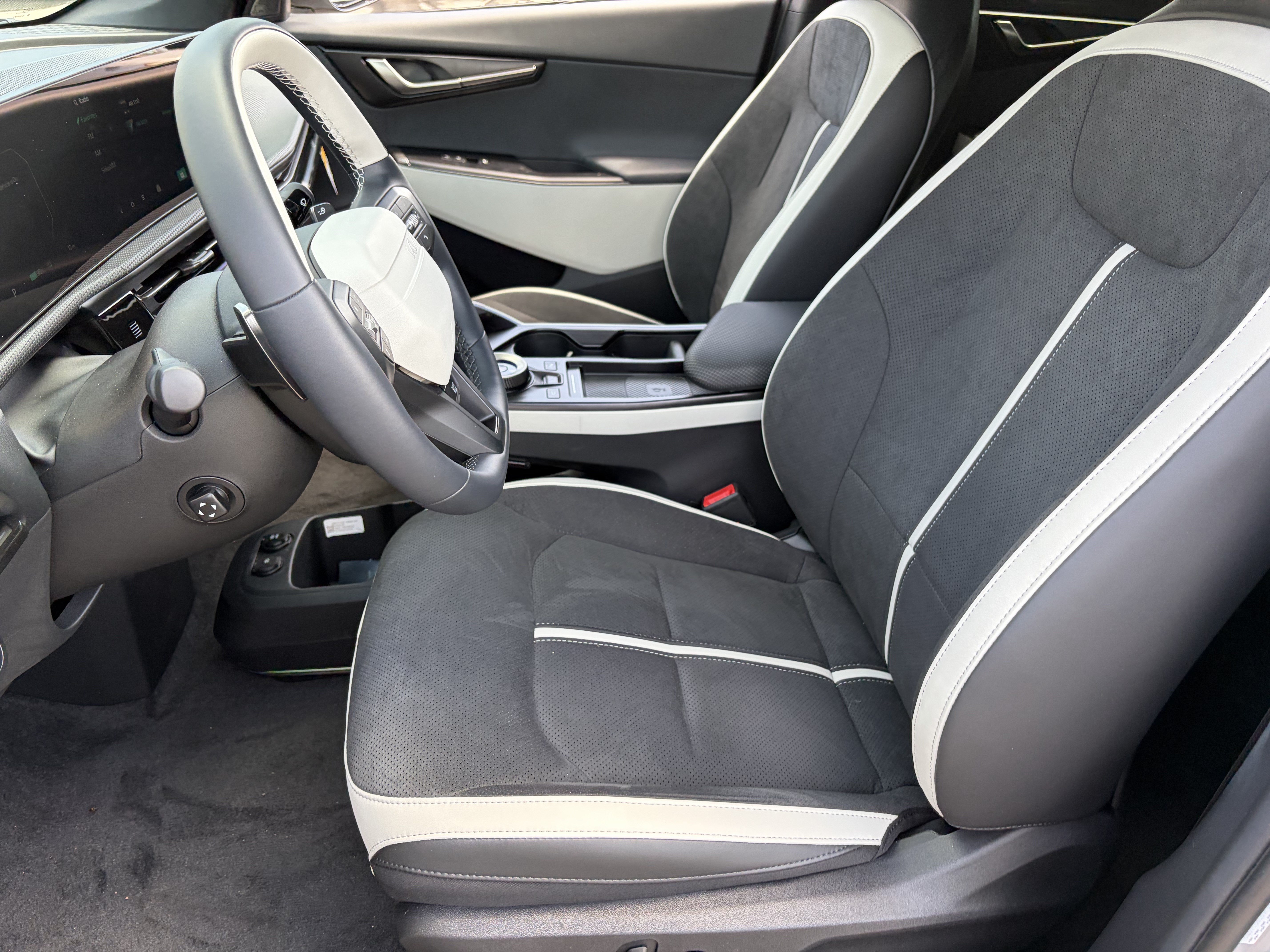 New 2026 Wolf Gray Kia GT-LINE image 17