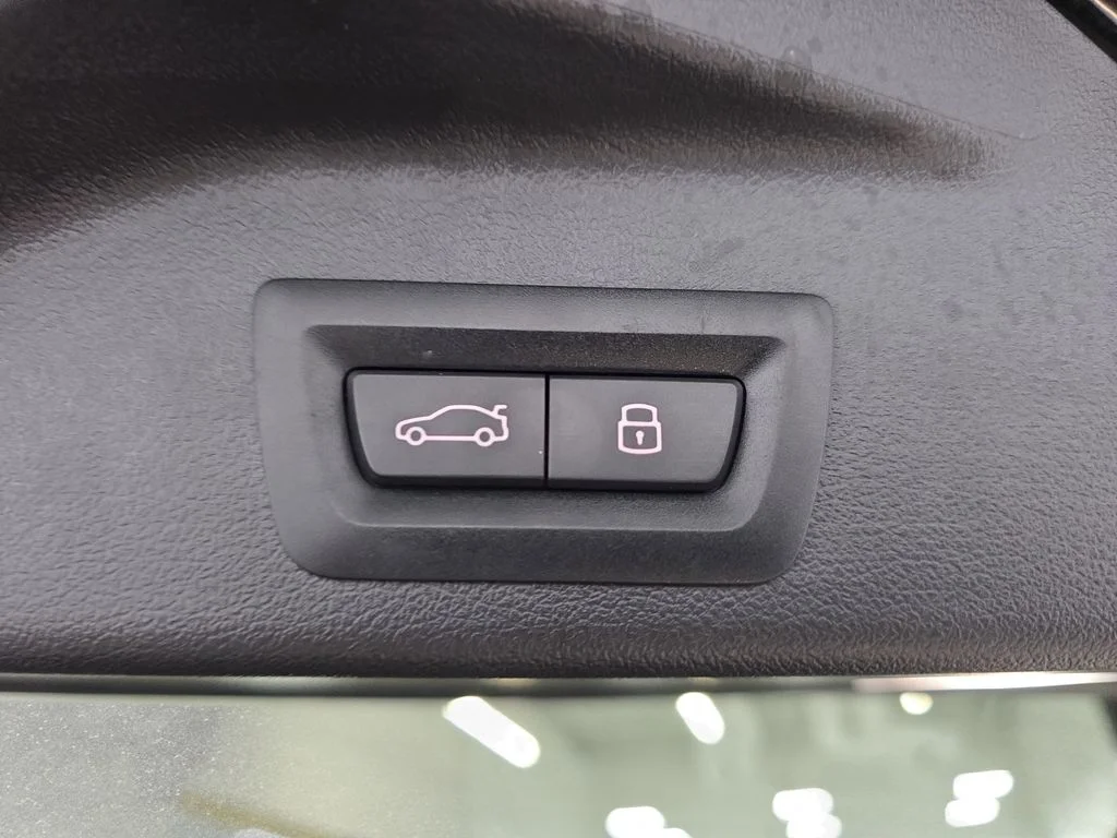 Used 2025 Black Sapphire Metallic BMW xDrive50e image 33