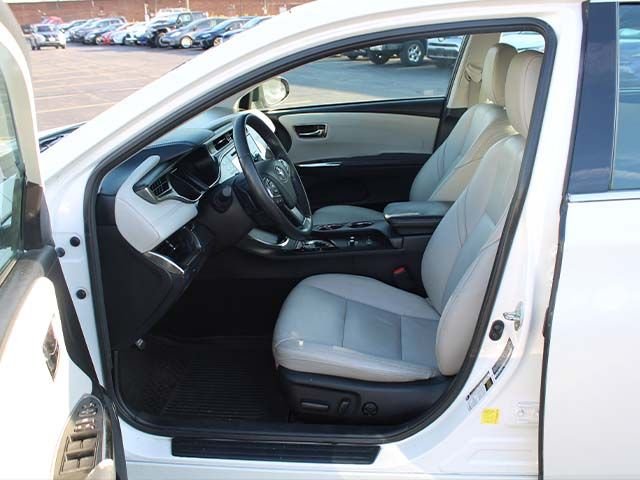 Used 2017 Blizzard Pearl Toyota XLE image 12