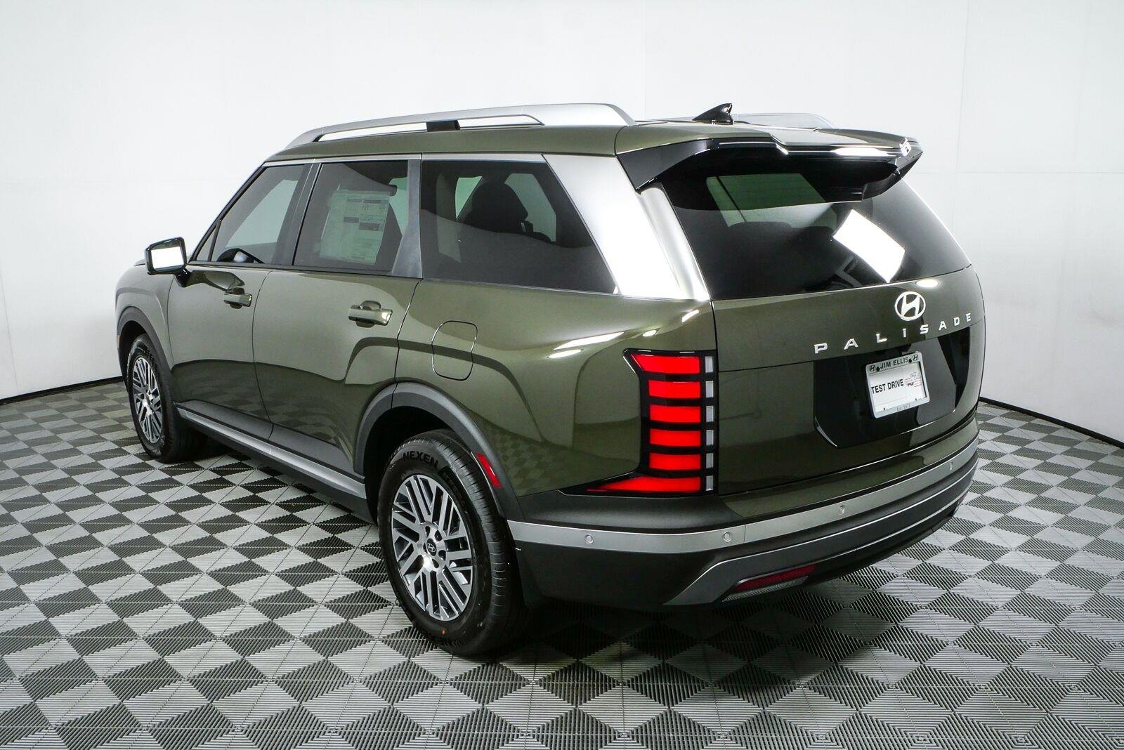 New 2026 Titan Green Hyundai SEL Premium FWD image 29