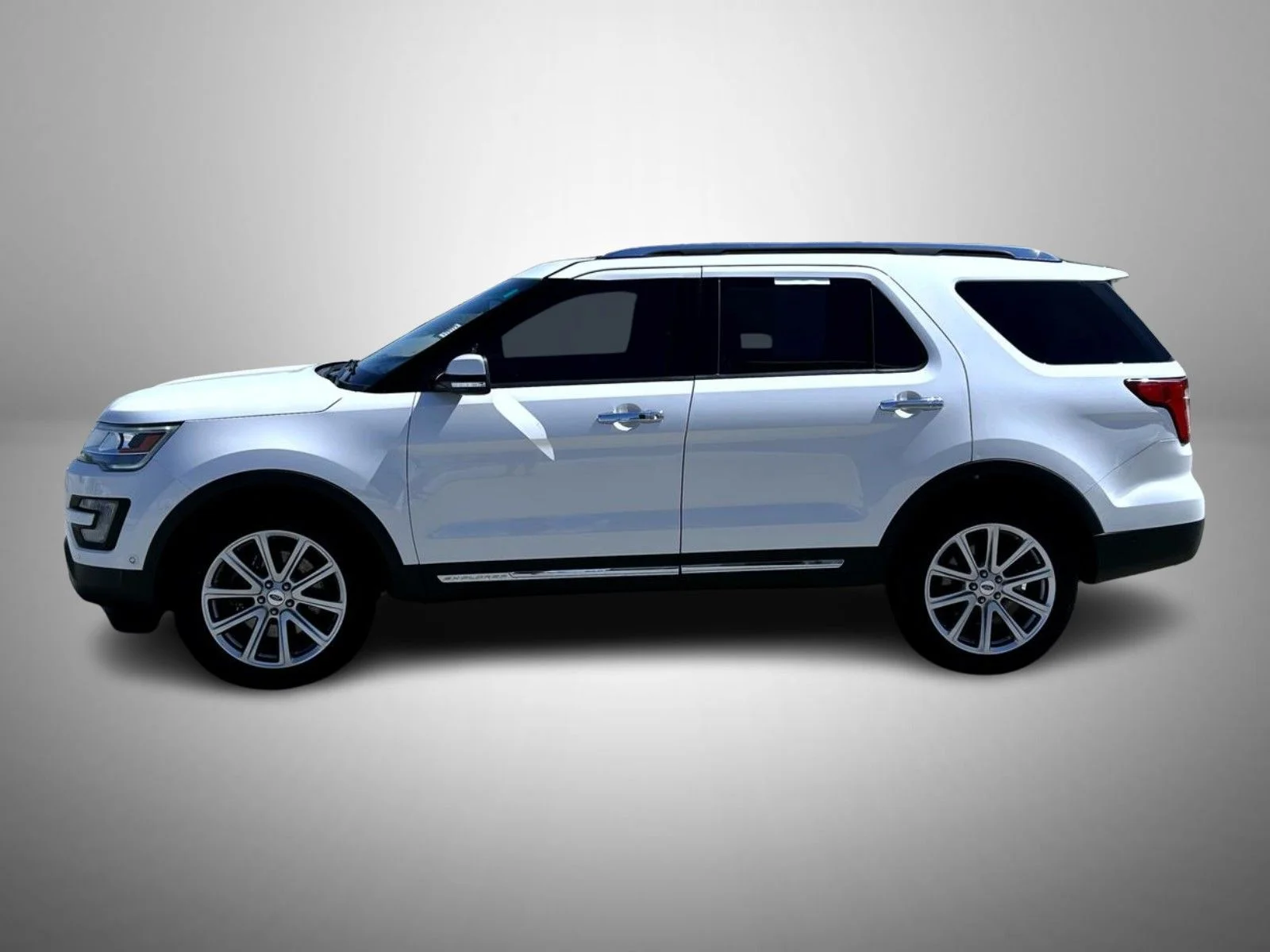 Used 2016 White Ford Limited image 8