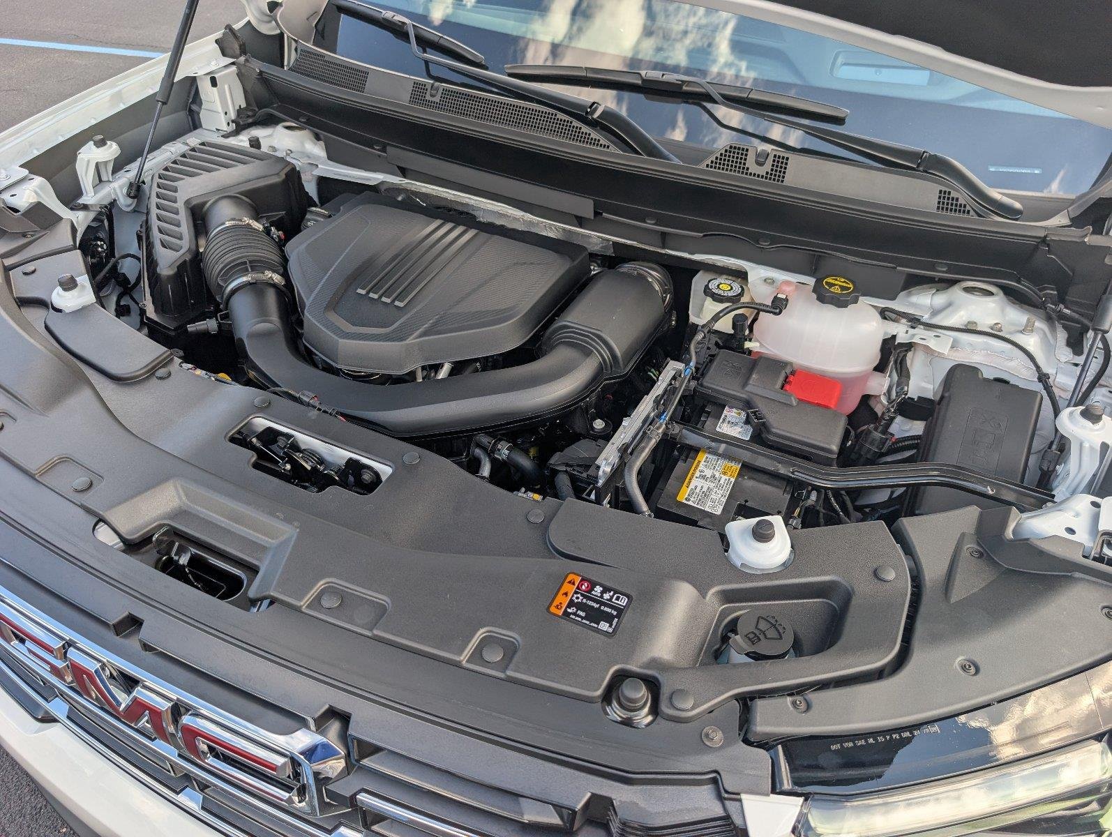 New 2027 Summit White GMC Elevation image 41