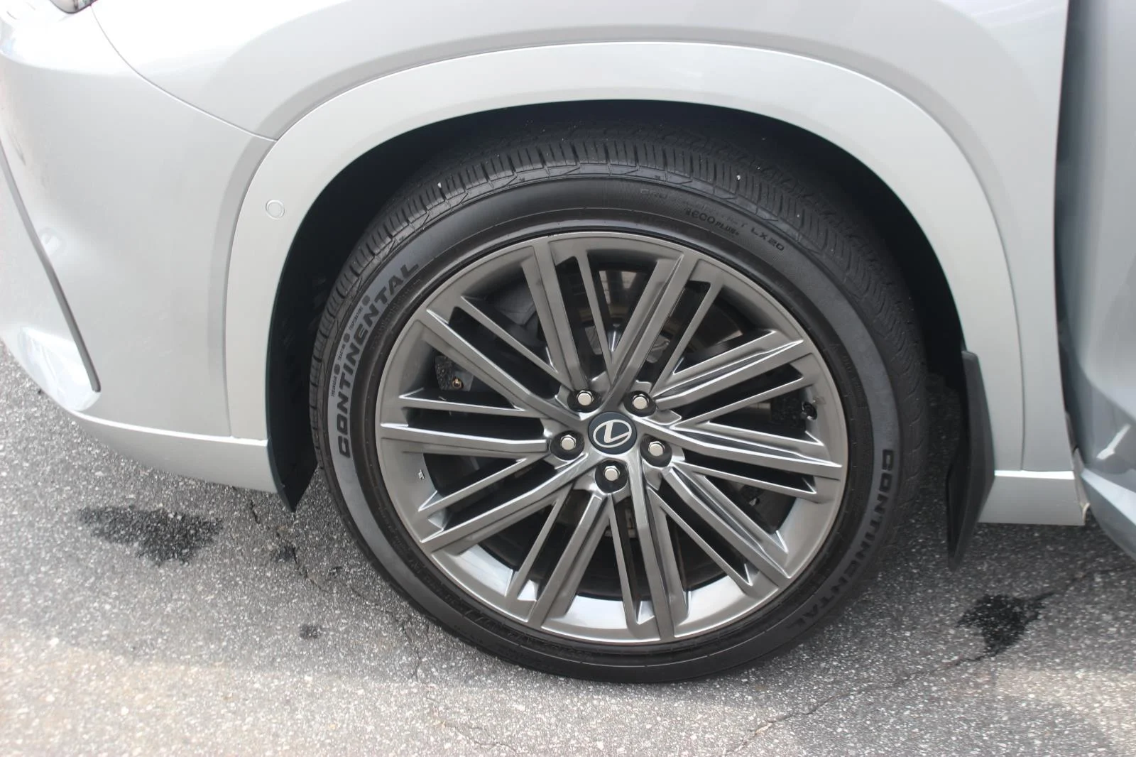 Used 2026 Silver Lexus TX 550h+ Luxury image 28
