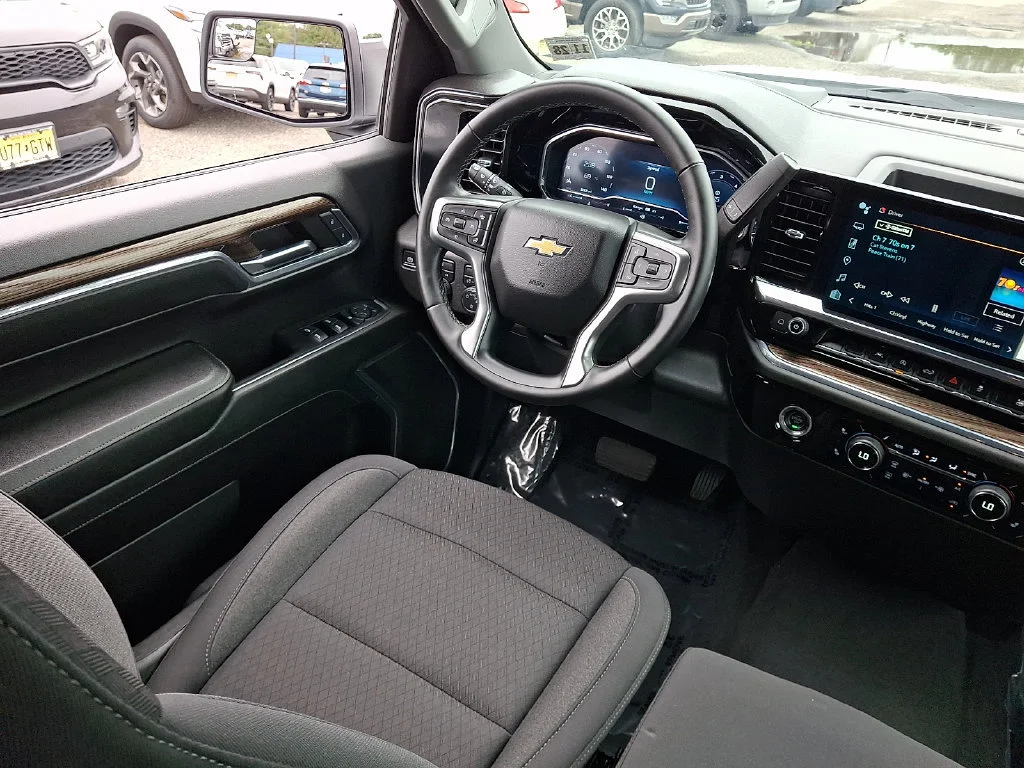 Used 2024 Summit White Chevrolet LT image 15