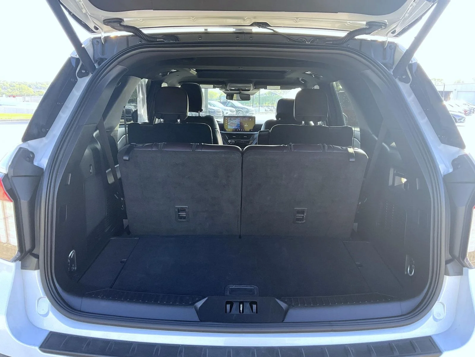 Used 2025 White Ford Platinum image 9