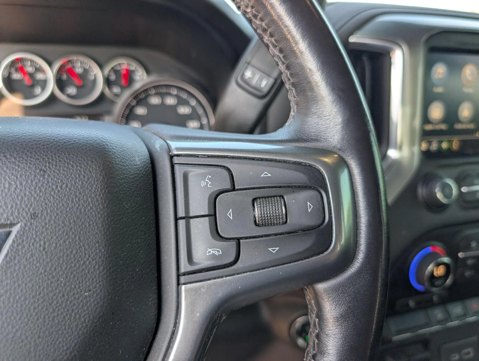 Used 2022 GREENSTONE METALLIC Chevrolet LT image 14