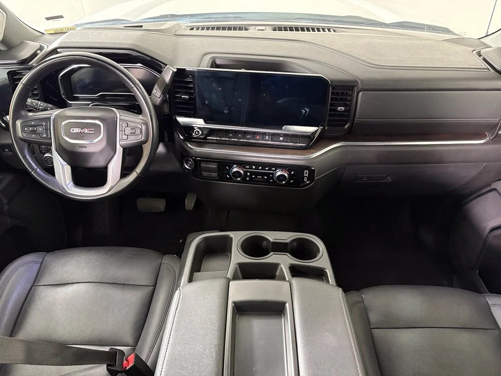 Used 2025 White GMC SLT image 35