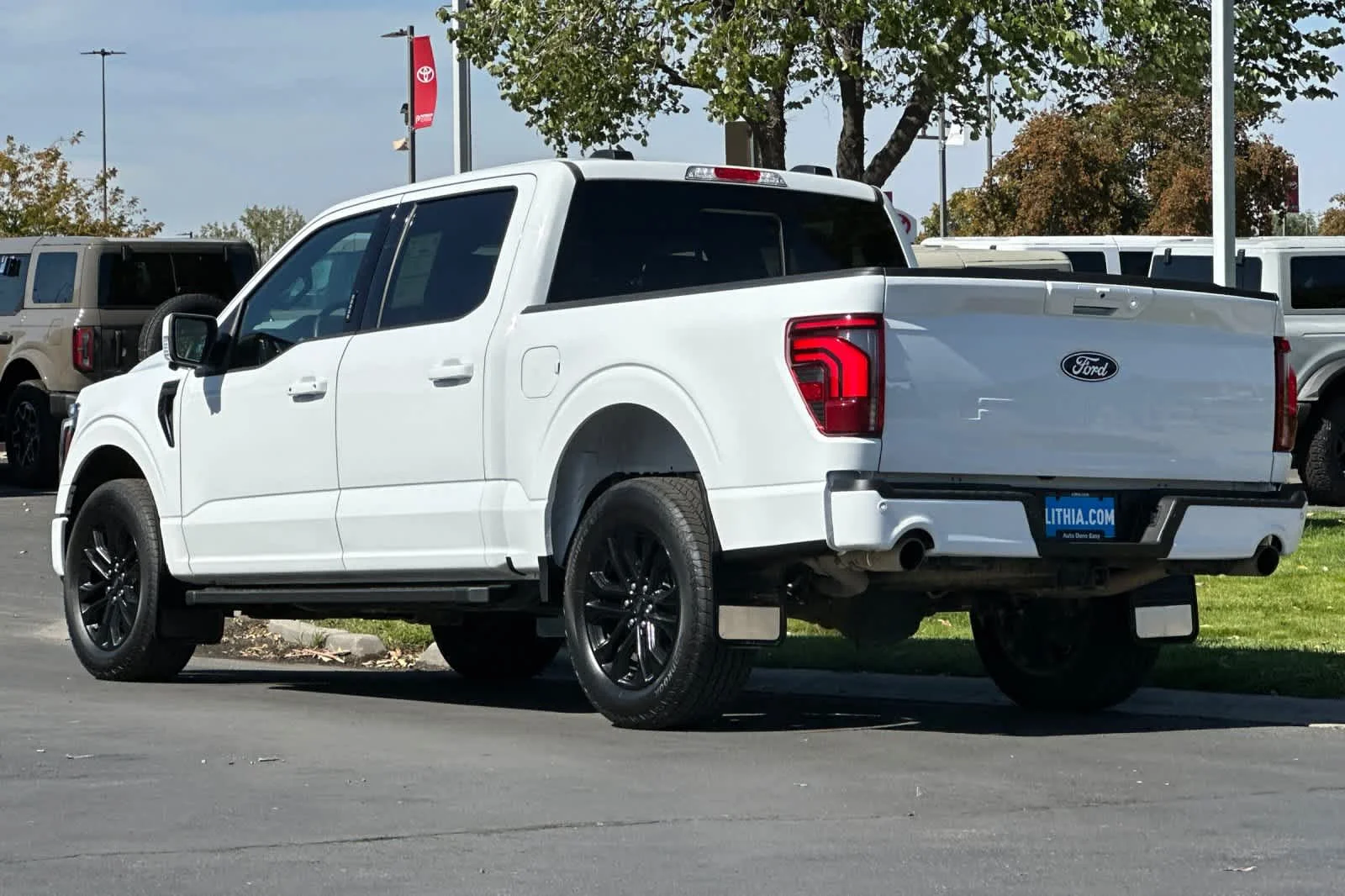Certified Used 2026 Oxford White Clearcoat Ford LARIAT image 6