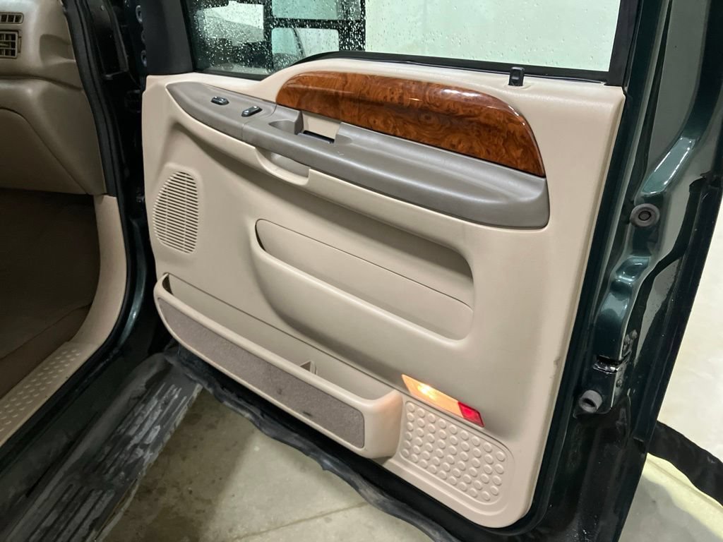Used 2003  Ford Lariat image 17