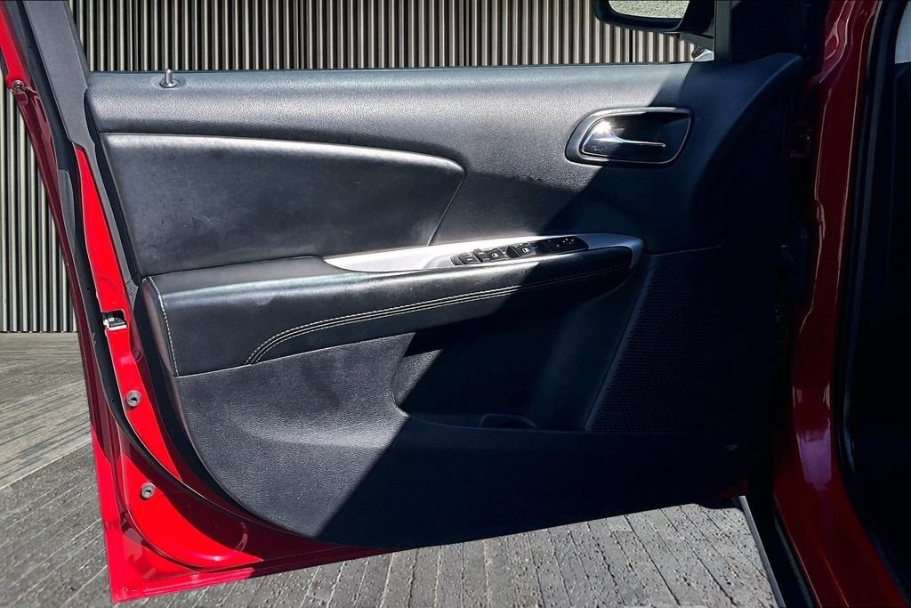 Used 2020 Red Dodge SE image 23