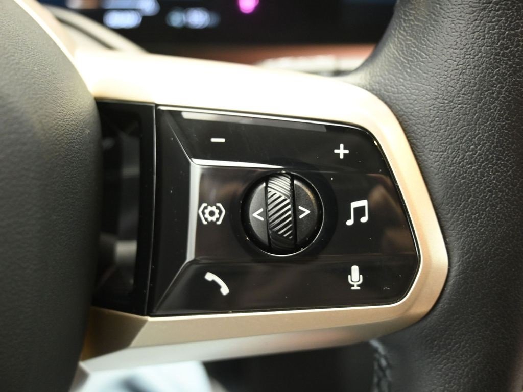 2023 BMW IX - Image 13