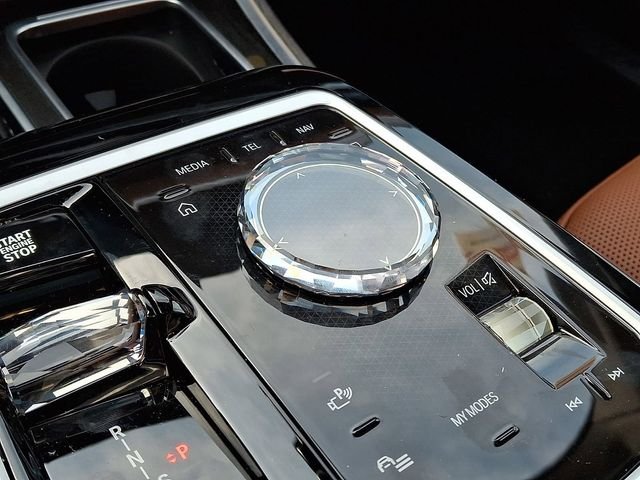 2026 BMW 7 Series 750e - Photo 14
