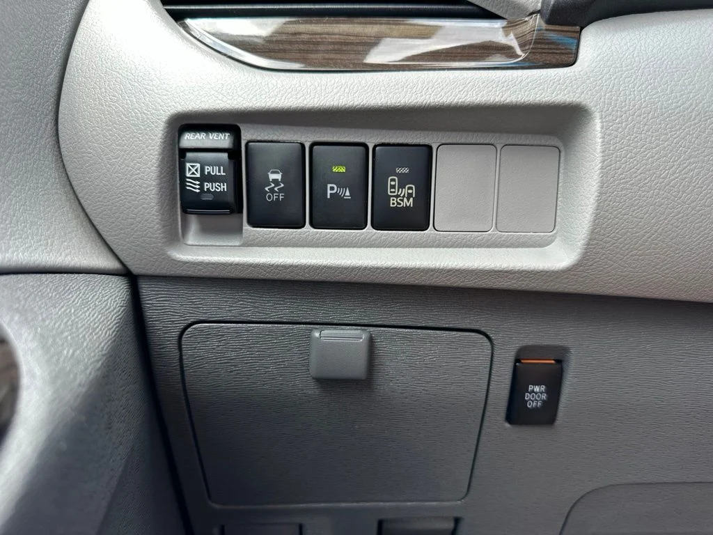 Used 2017 White Toyota XLE image 44