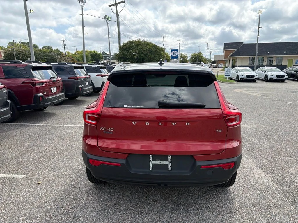 Used 2021 Red Volvo R-Design image 8