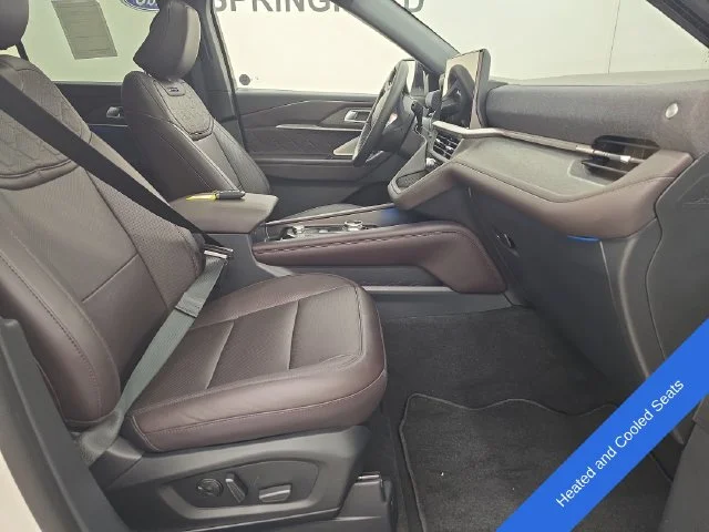 New 2027 Star White Metallic Tri-Coat Ford Platinum™ image 10