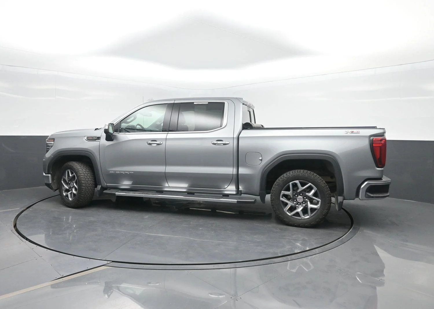 Used 2023 SILVER                    GMC  image 47