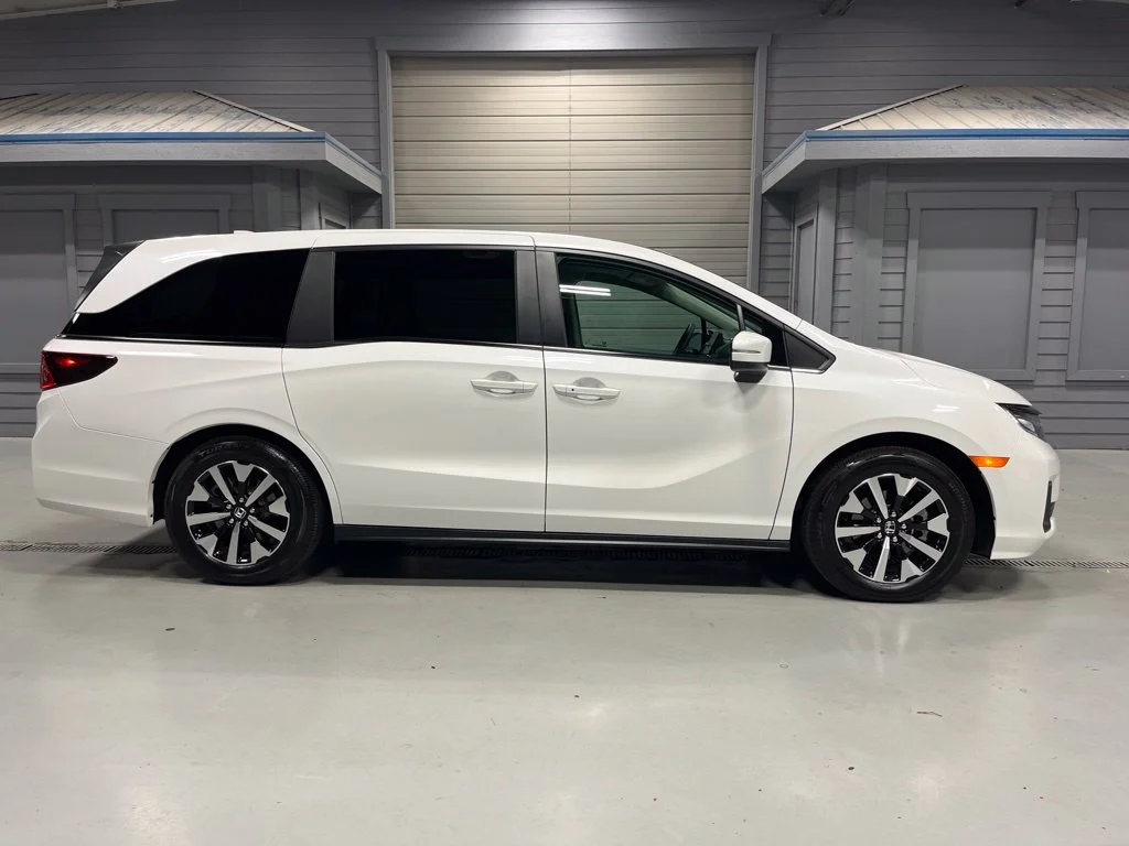 Used 2026 Platinum White Pearl Honda EX-L image 8