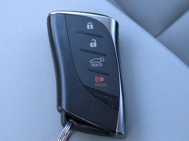 Used 2020 Silver Lexus 250h Base image 25