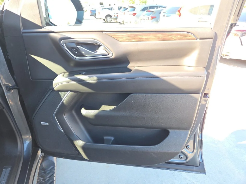 Used 2021 Gray Chevrolet Z71 image 26