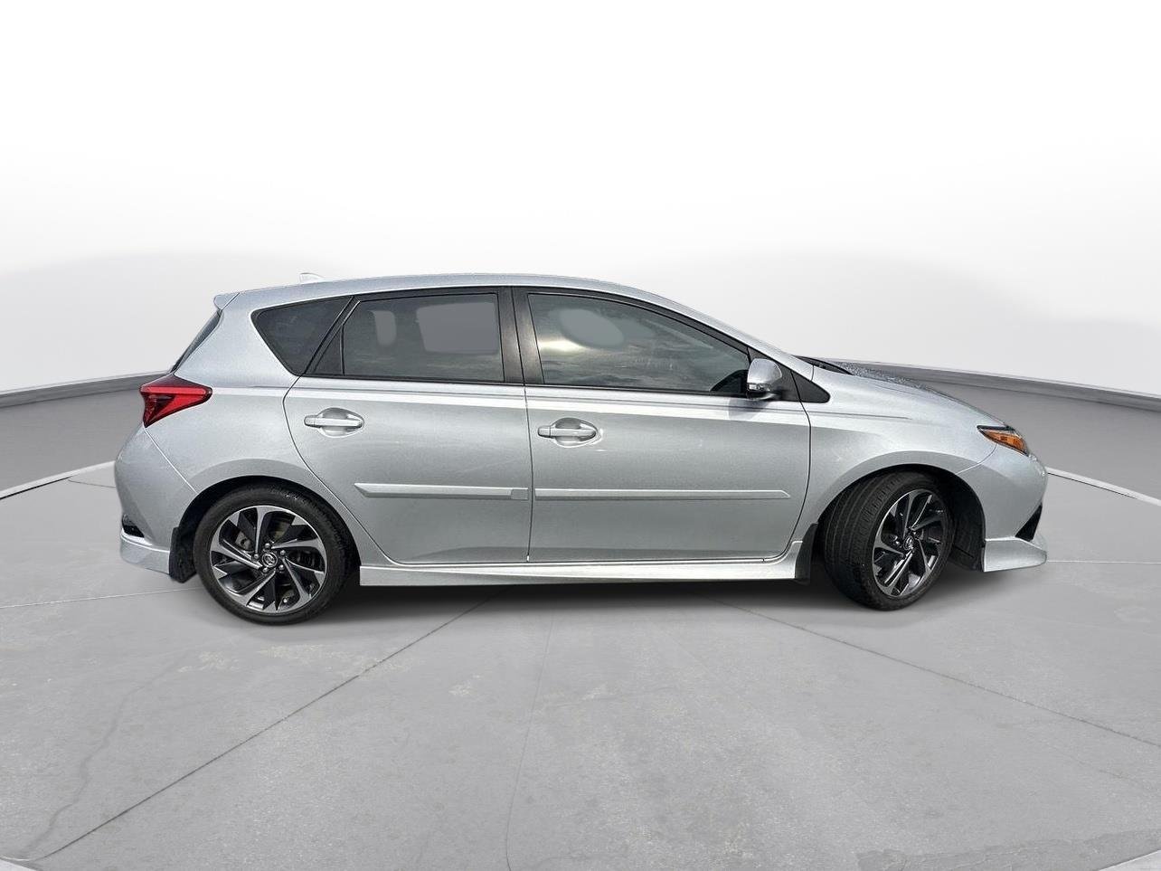 Used 2017 Classic Silver Metallic Toyota Base image 5