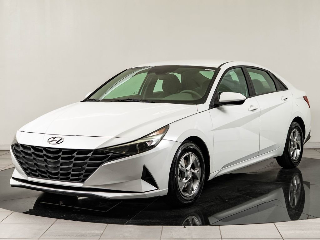 Used 2021 Quartz White Hyundai SE image 1
