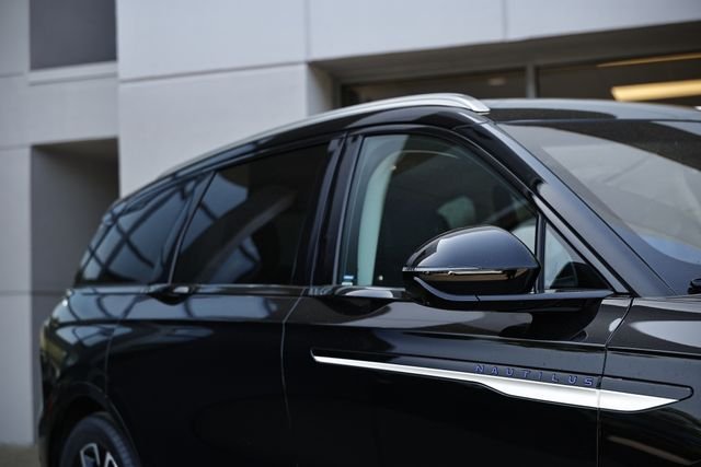 Used 2024 Black Metallic Lincoln Reserve image 3