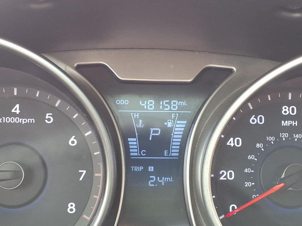 Used 2012 Electrolyte Green Hyundai Base image 20
