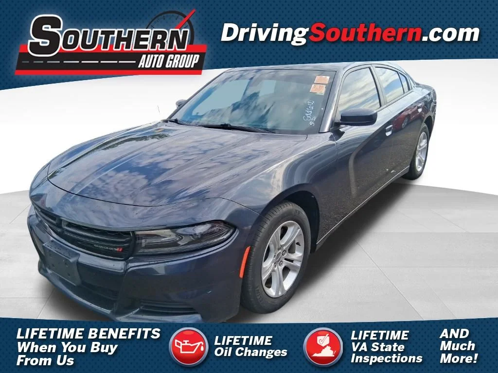 Used 2019 Gray Dodge SXT image 1