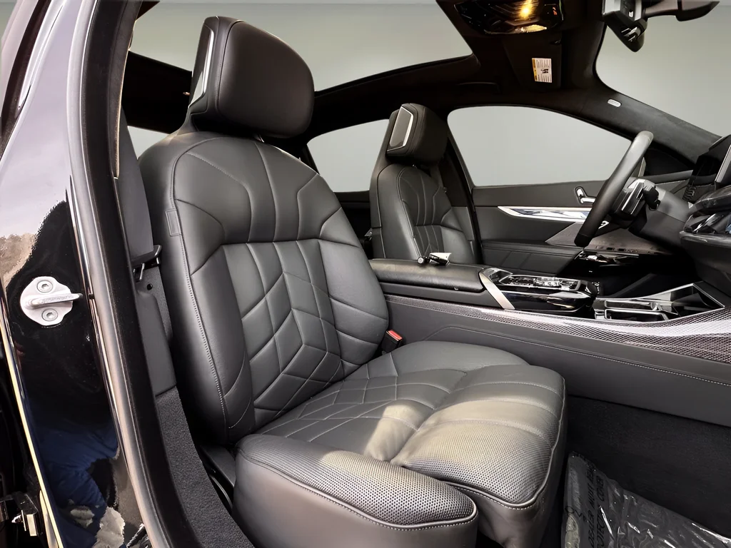 2025 BMW 7 Series 760i - Photo 28