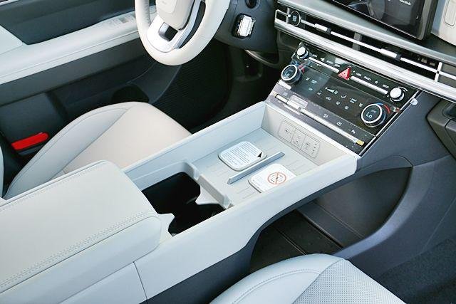 New 2026 Black Hyundai SEL image 14