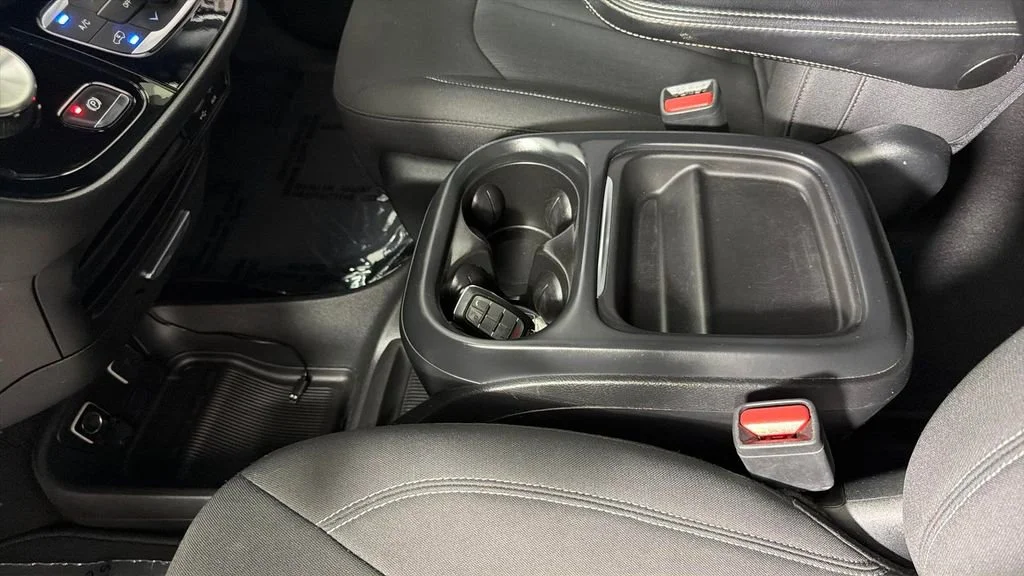 Used 2019 White Chrysler Touring Plus image 24