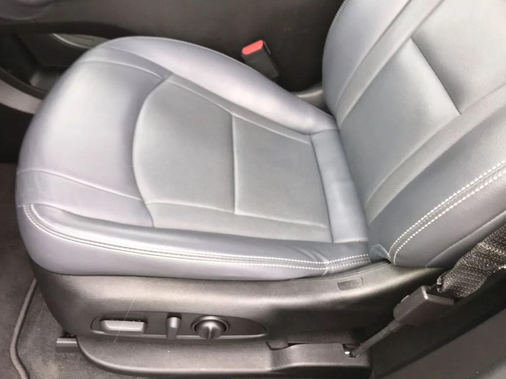 Used 2023 White Buick Essence image 12