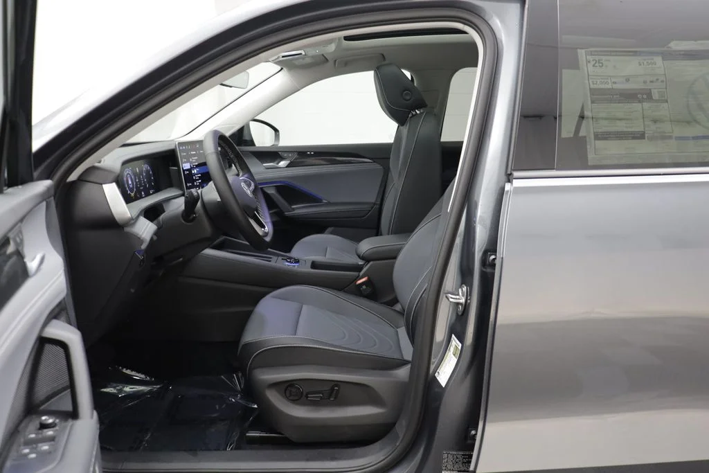 New 2026 Platinum Grey Volkswagen 2.0T SE image 6
