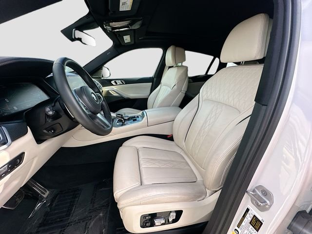 Used 2021 White BMW xDrive40i image 22