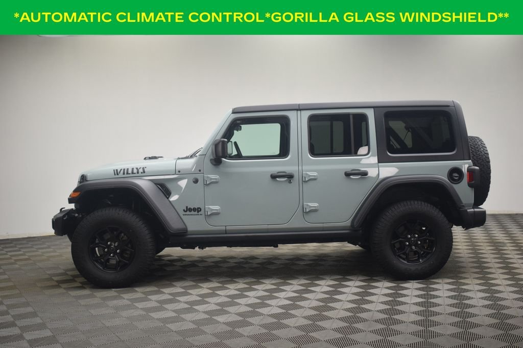 Used 2024 Earl Clearcoat Jeep Sport image 13