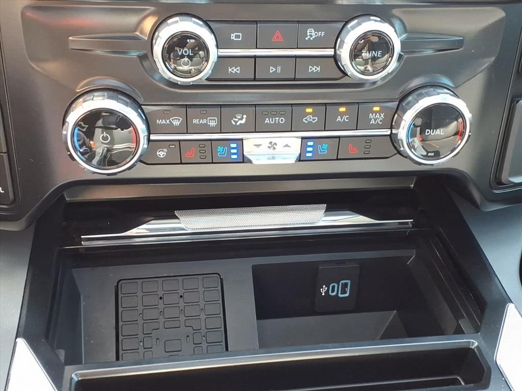 Used 2025 Gray Ford Lariat image 27