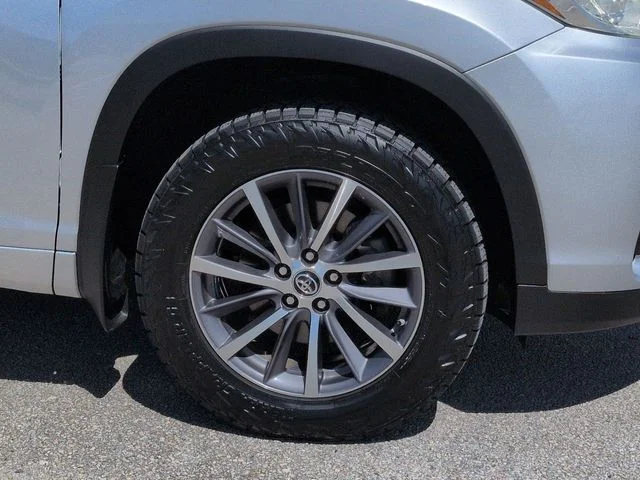 Certified Used 2018 2018 TOYOTA HIGHLANDER XLE Toyota XLE image 11