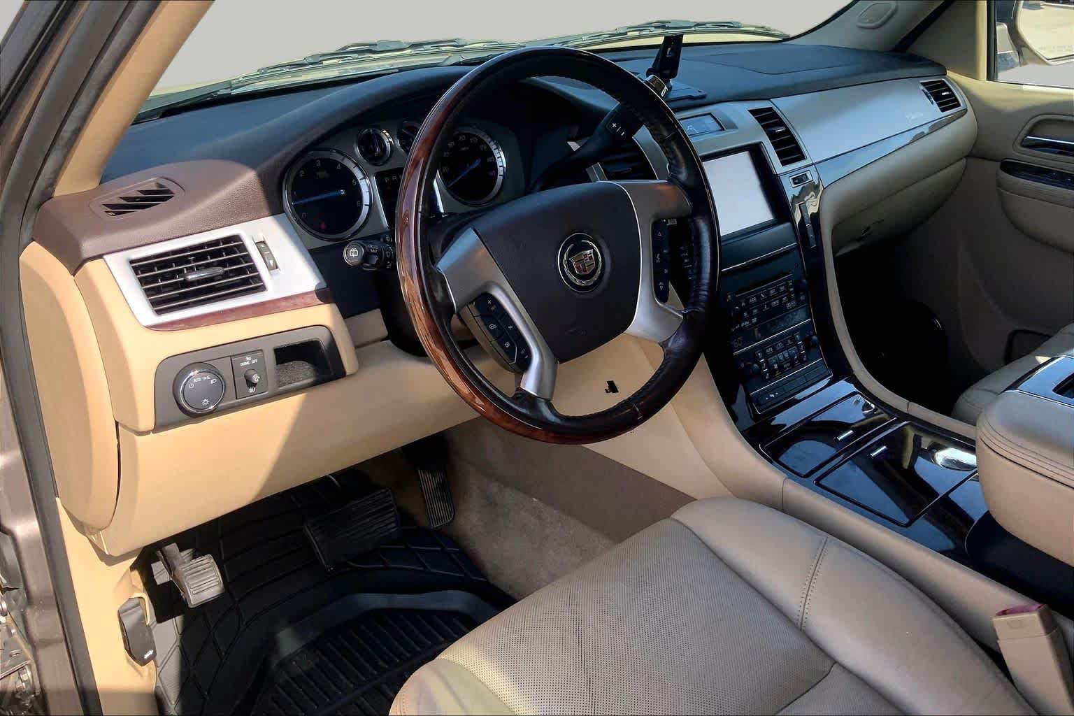 Used 2014 Mocha Steel Metallic Cadillac Luxury image 15