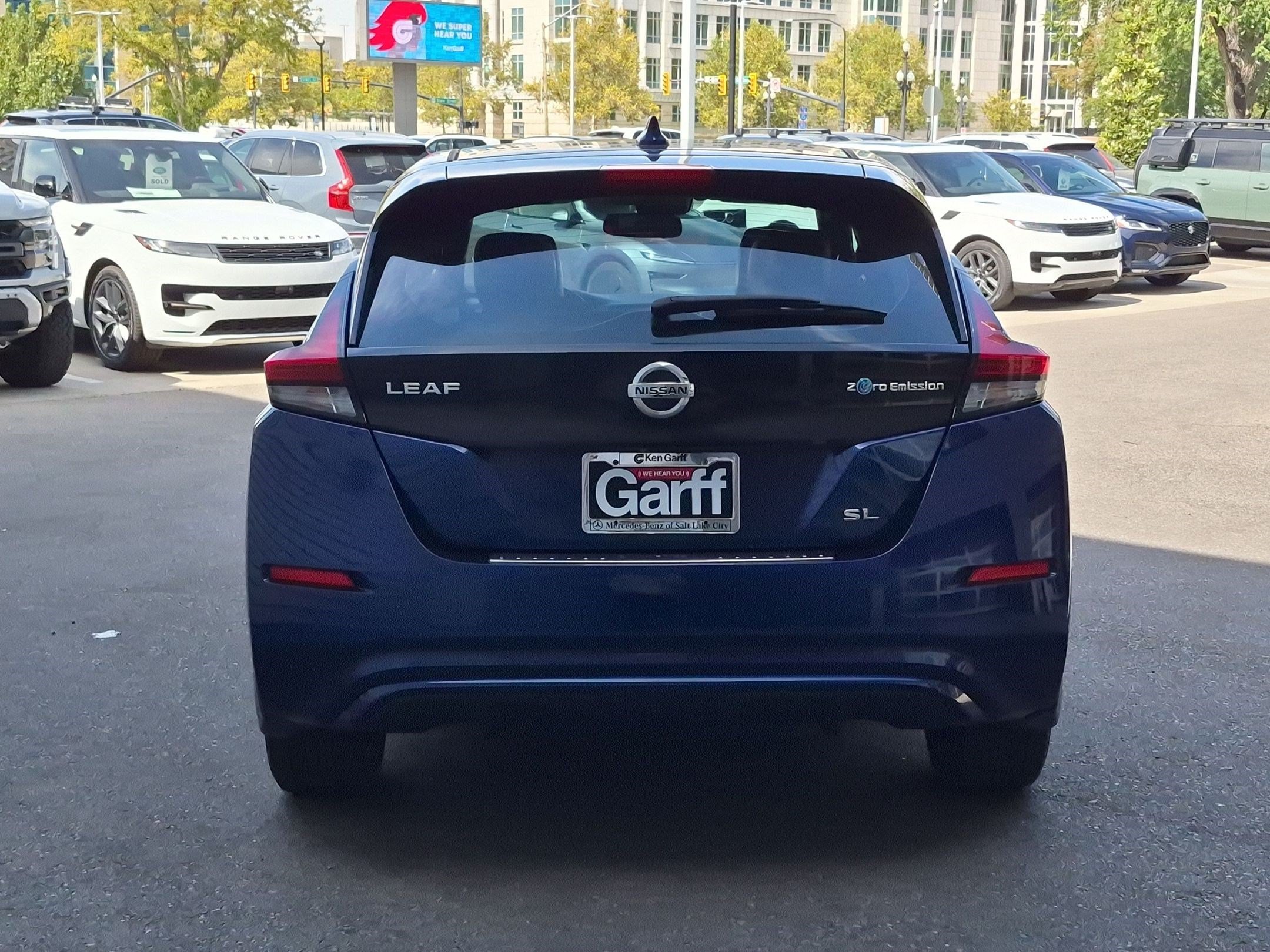 Used 2018 Deep Blue Pearl Nissan SL image 4