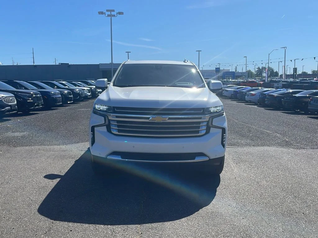 Used 2021 Iridescent Pearl Tricoat Chevrolet High Country image 2