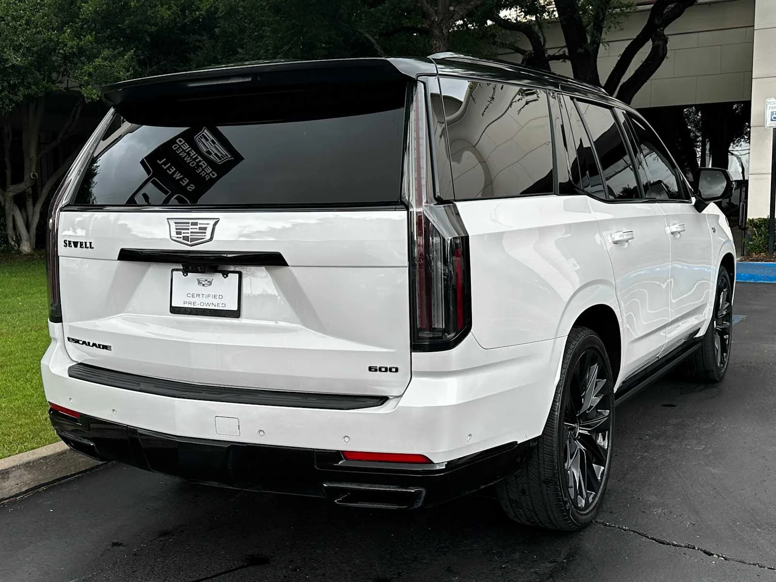 Certified Used 2025 Crystal White Tricoat Cadillac Sport Platinum image 4